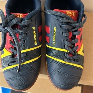 soccer shoes* DEMAX* Size 30* ESPANA* 🏃🏽‍♂️⚽️